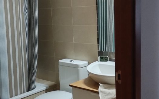 Habitación con baño en Dos Hermanas, Sevilla.