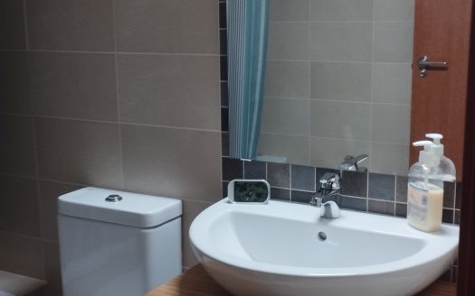 Habitación con baño en Dos Hermanas, Sevilla.
