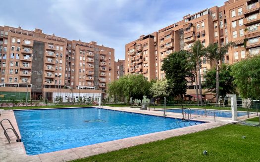 Piso en Cueva de Menga, Sevilla Capital.