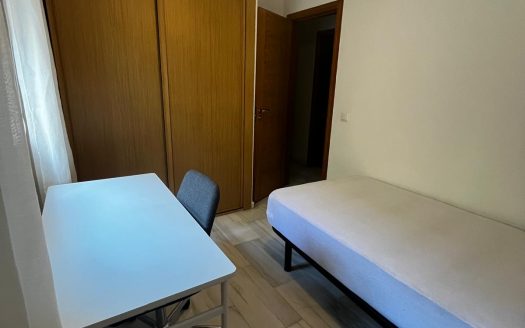 Habitación Pasaje Saturno, Málaga Capital.