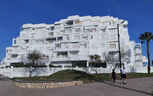 Apto en Salobreña Playa, Granada.