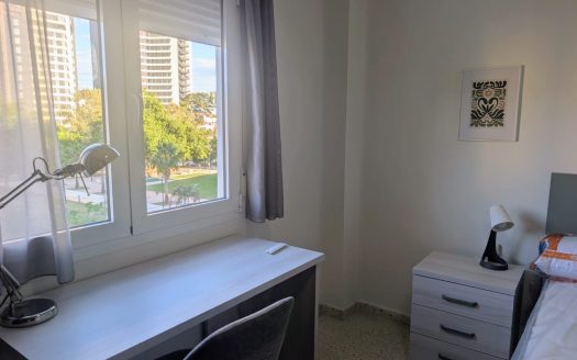 Habitación en Avda. Doctor Marañón, Málaga Capital.